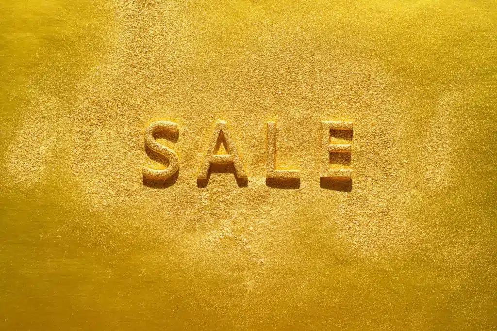 Gouden letters met het woord sale